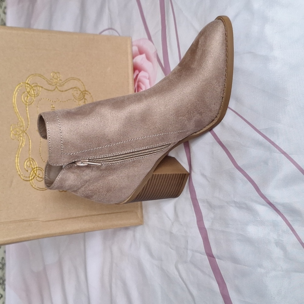 Trends Up Collection Ankle Boots - Picture 2 of 5
